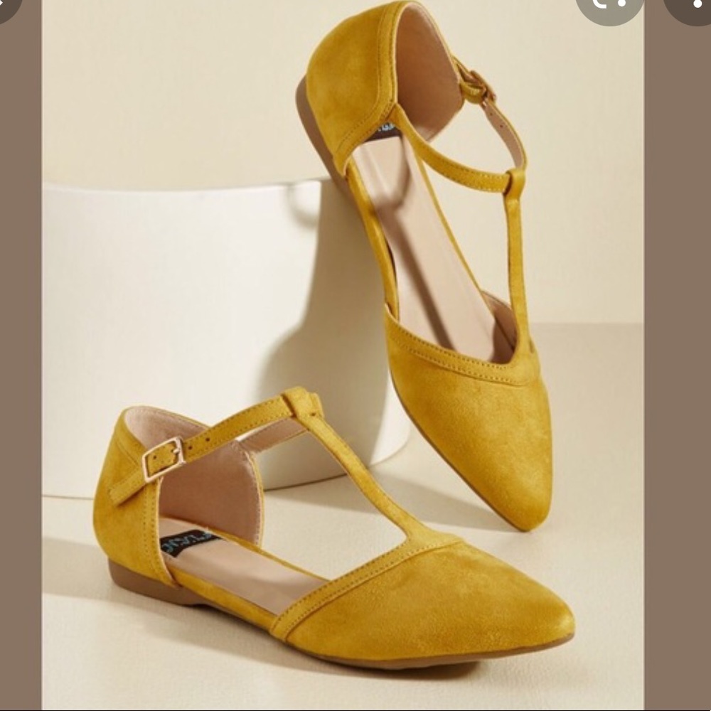 Modcloth mustard t-strap flats size 8